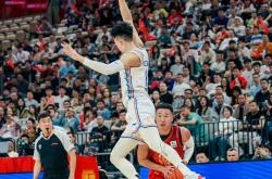 热火绝杀时刻，冲击季后赛点燃赛场，狂砍50分迎来胜利！