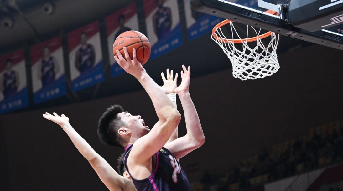 温州男篮表现出色,球队继续领跑 温州男篮表现出色,球队继续领跑