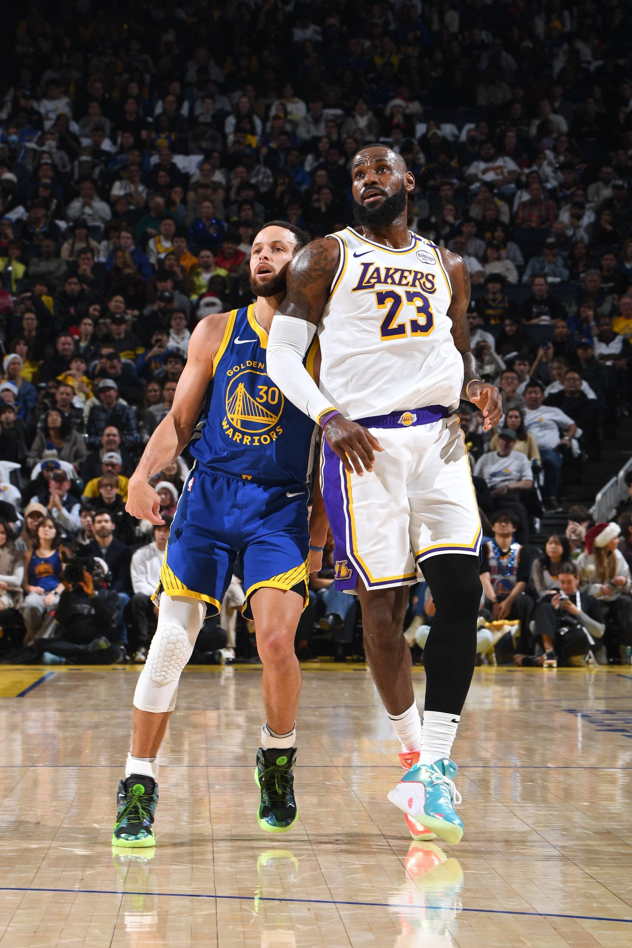 锦标赛巅峰对决!詹姆斯能否带领球队夺冠? 锦标赛巅峰对决!詹姆斯能否带领球队夺冠?