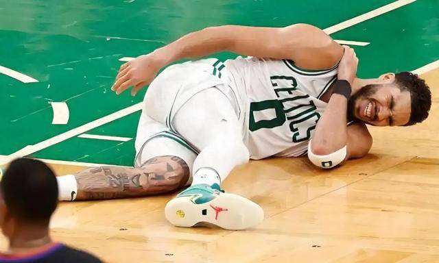 塔图姆三巨头联手，状态爆棚得分突破，黄蜂冲击季后赛！