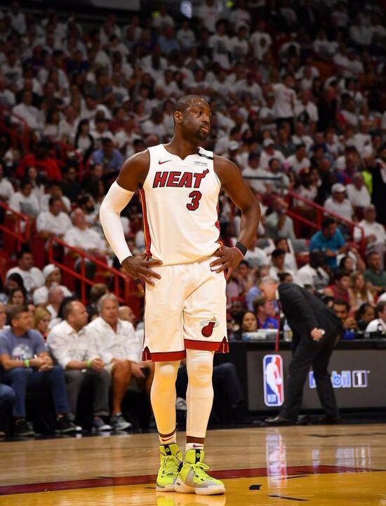 西蒙斯惊艳全场,助攻爆棚助攻爆棚,雄鹿逆转取胜!的简单介绍 西蒙斯惊艳全场,助攻爆棚助攻爆棚,雄鹿逆转取胜!的简单介绍