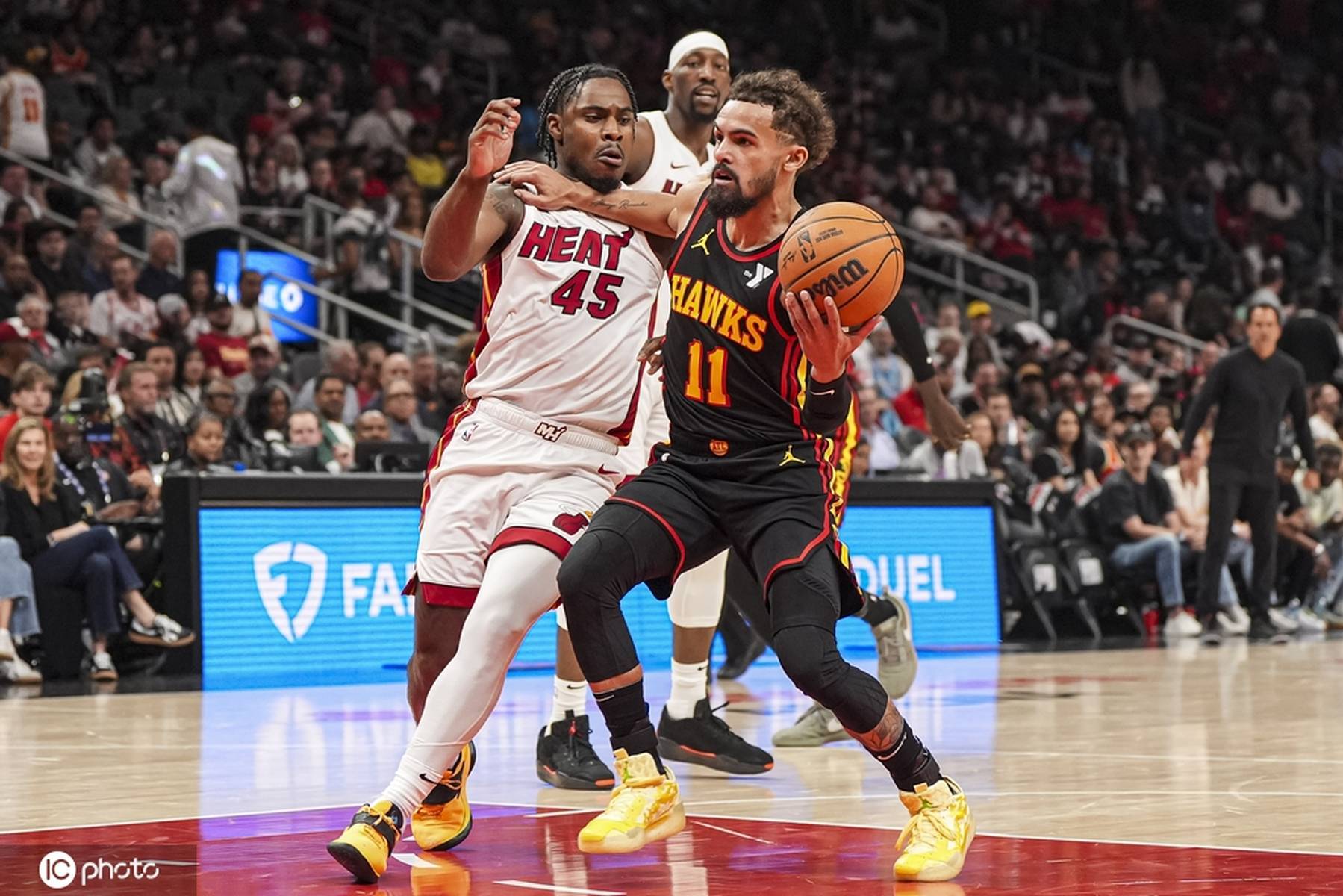 热火绝杀时刻,冲击季后赛点燃赛场,狂砍50分迎来胜利! 热火绝杀时刻,冲击季后赛点燃赛场,狂砍50分迎来胜利!