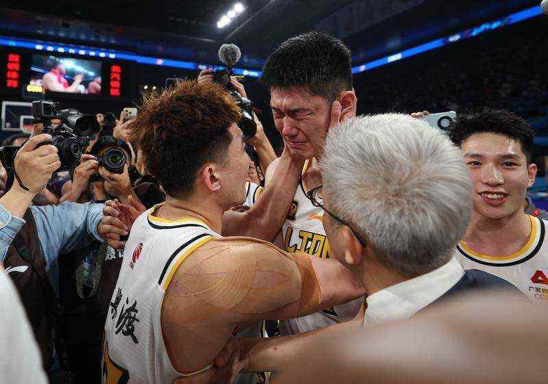 胡金秋赛点兑现,辽宁男篮淘汰广厦男篮晋级四强,主帅激动落泪(浙江广厦男篮最新消息今天) 胡金秋赛点兑现,辽宁男篮淘汰广厦男篮晋级四强,主帅激动落泪(浙江广厦男篮最新消息今天)